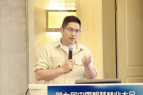 梁浩副研究员作特邀报告.jpg 梁浩副研究员作特邀报告.jpg
