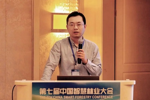 刘帅副教授作专题报告.jpg 刘帅副教授作专题报告.jpg