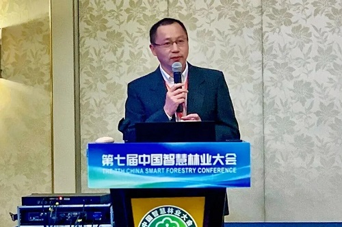 黄文江研究员作特邀报告.jpg 黄文江研究员作特邀报告.jpg