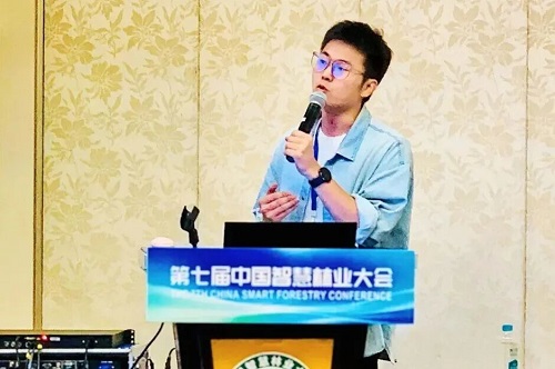 史凯旋代刘鹏举研究员作专题报告.jpg 史凯旋代刘鹏举研究员作专题报告.jpg