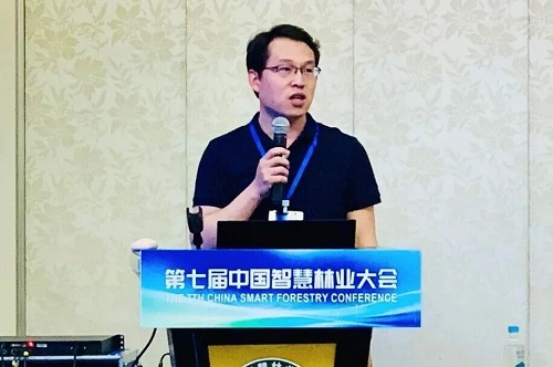 丁德朋总监作专题报告.jpg 丁德朋总监作专题报告.jpg