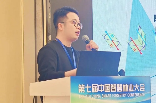 韩文涛讲师作专题报告.jpg 韩文涛讲师作专题报告.jpg