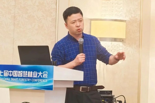 孔火青总监作专题报告.jpg 孔火青总监作专题报告.jpg