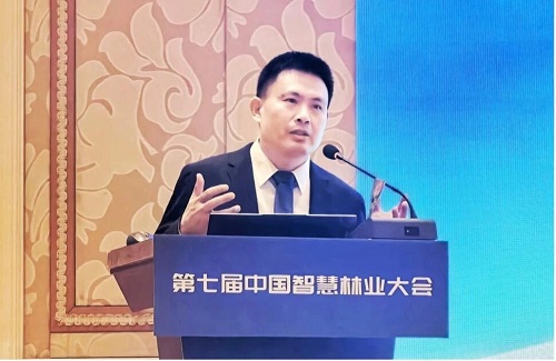 13.中国林业科学研究院资源信息研究所研究员张怀清作主旨报告.jpg