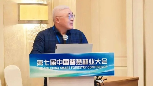 陈爱斌教授作特邀报告.jpg