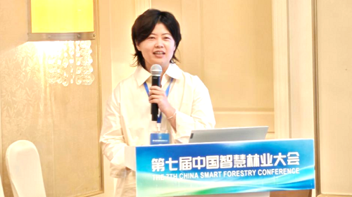 王亮总监作专题报告.png