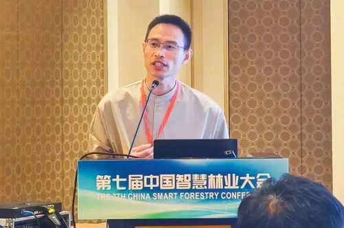 田丰教授作特邀报告.jpg