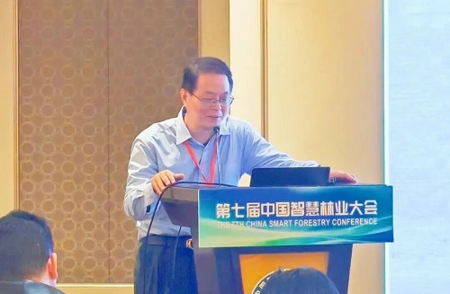 李明阳教授作特邀报告.jpg