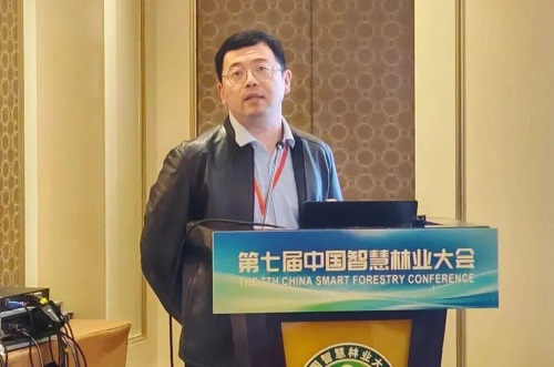 惠振阳教授作特邀报告.jpg