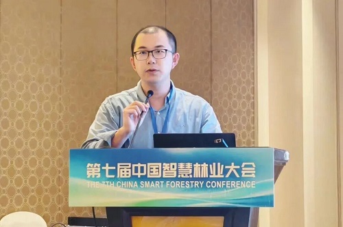 罗大为副教授作专题报告.jpg
