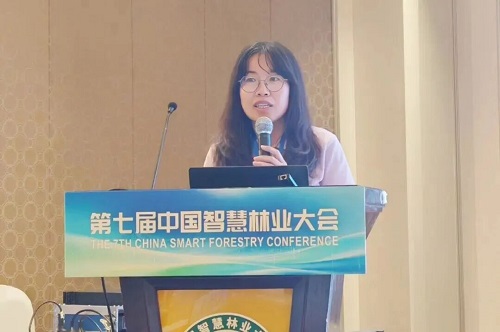 周靖靖副教授作专题报告.jpg