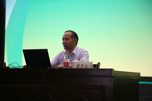 南京林业大学副校长薛建辉教授作大会特邀报告